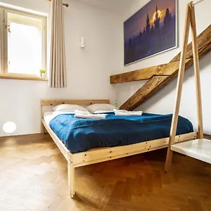 https://old-town-square-suites-prague.praguehotelsweb.com